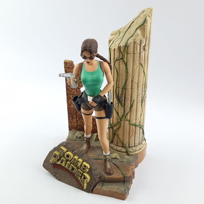 Tomb Raider in Jungle Outfit Figure / Action Figure Playmates - Lara Croft Diorama