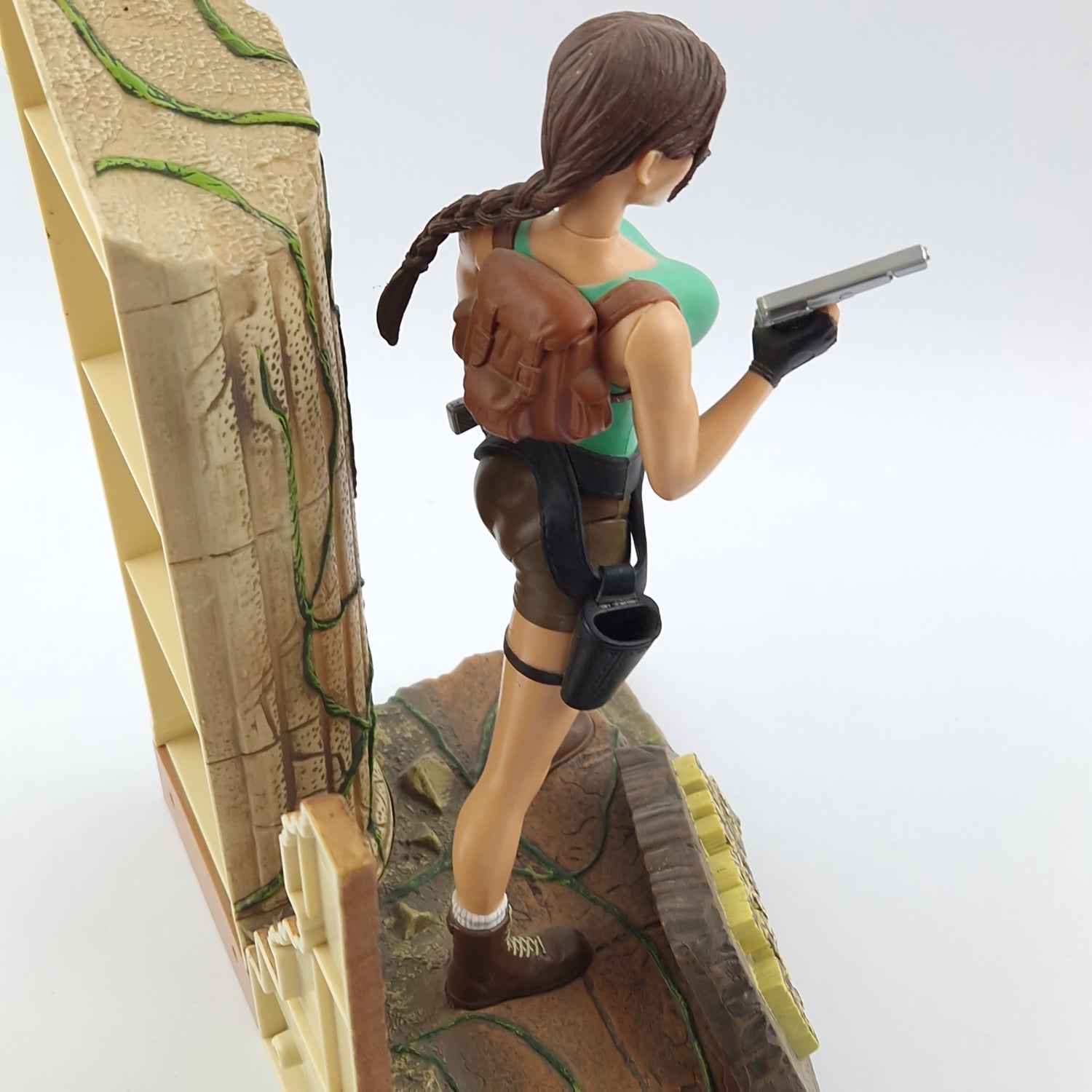 Tomb Raider in Jungle Outfit Figure / Action Figure Playmates - Lara Croft Diorama