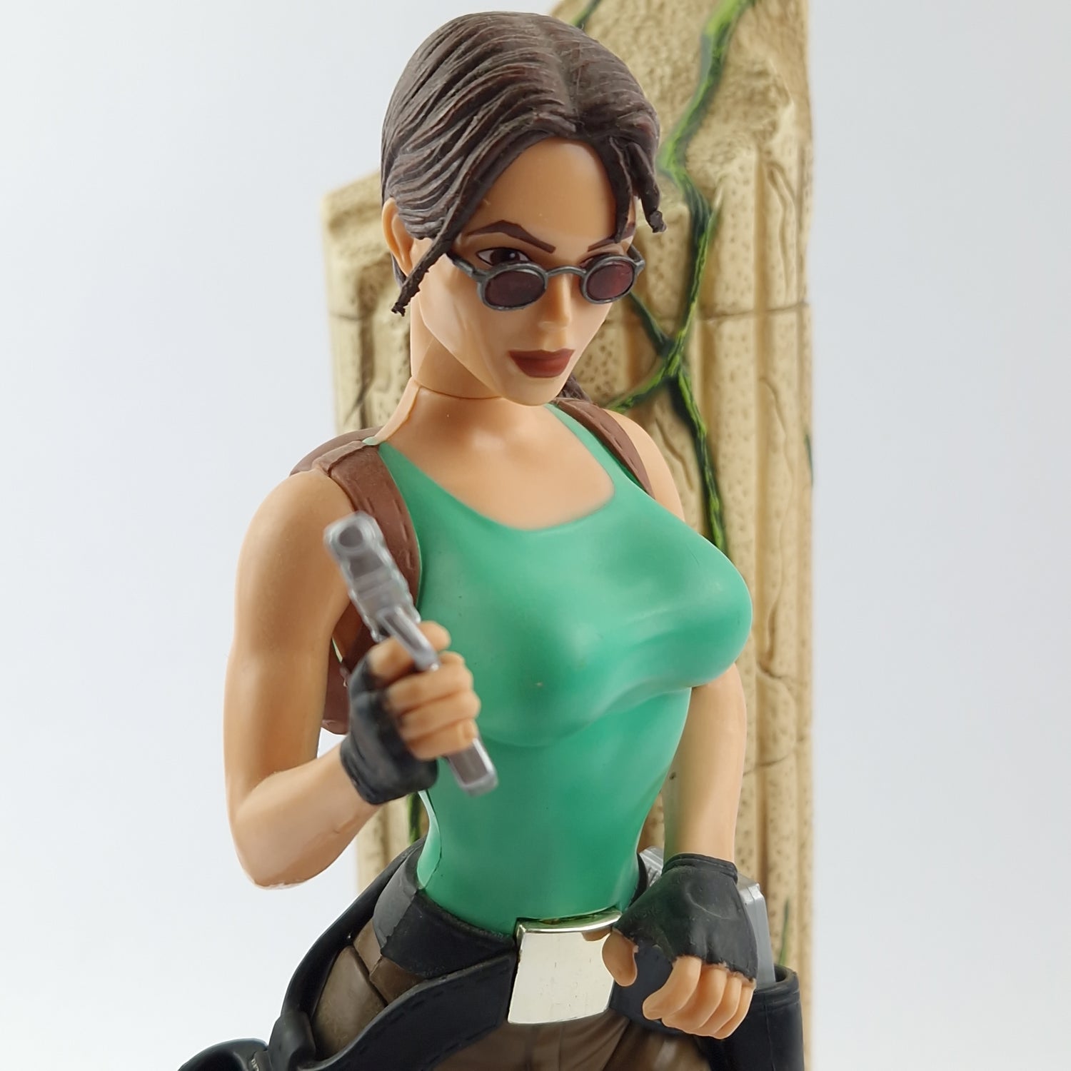 Tomb Raider in Jungle Outfit Figure / Action Figure Playmates - Lara Croft Diorama