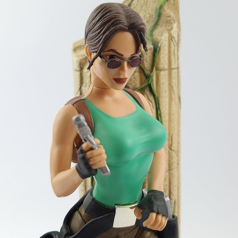 Tomb Raider in Jungle Outfit Figure / Action Figure Playmates - Lara Croft Diorama