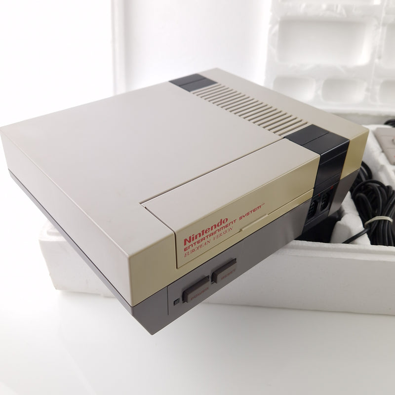 Nintendo NES Konsole : Super Set 4 Players Bundle OVP PAL Console unvollständig