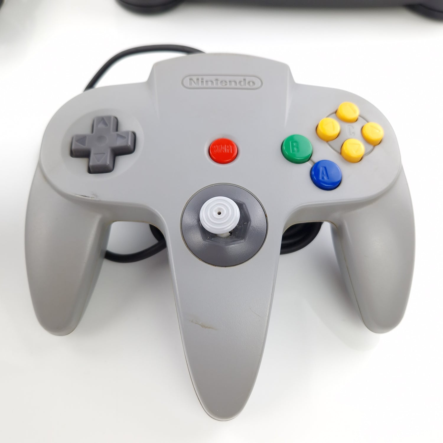 Nintendo 64 Konsolen Bundle mit 2 Controllern, Anschlusskabel & 6 Spielen N64