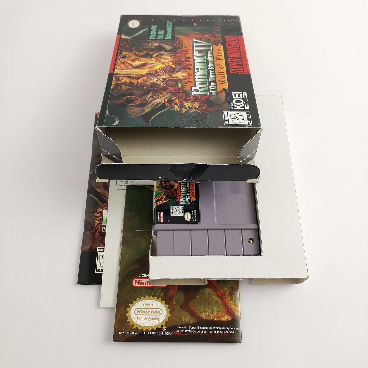 Super Nintendo game: Romance of the three Kingdoms IV Wall of Fire + Guide OVP